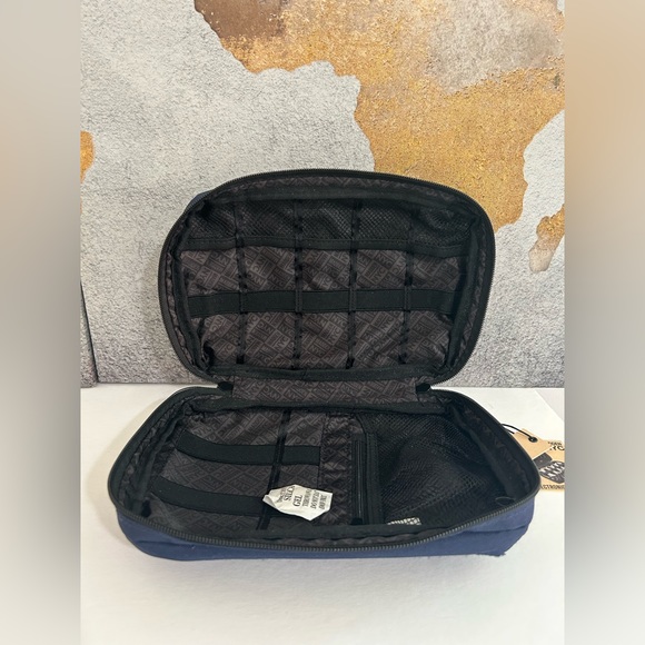 Madden Electronic Pouch - Picture 5 of 6